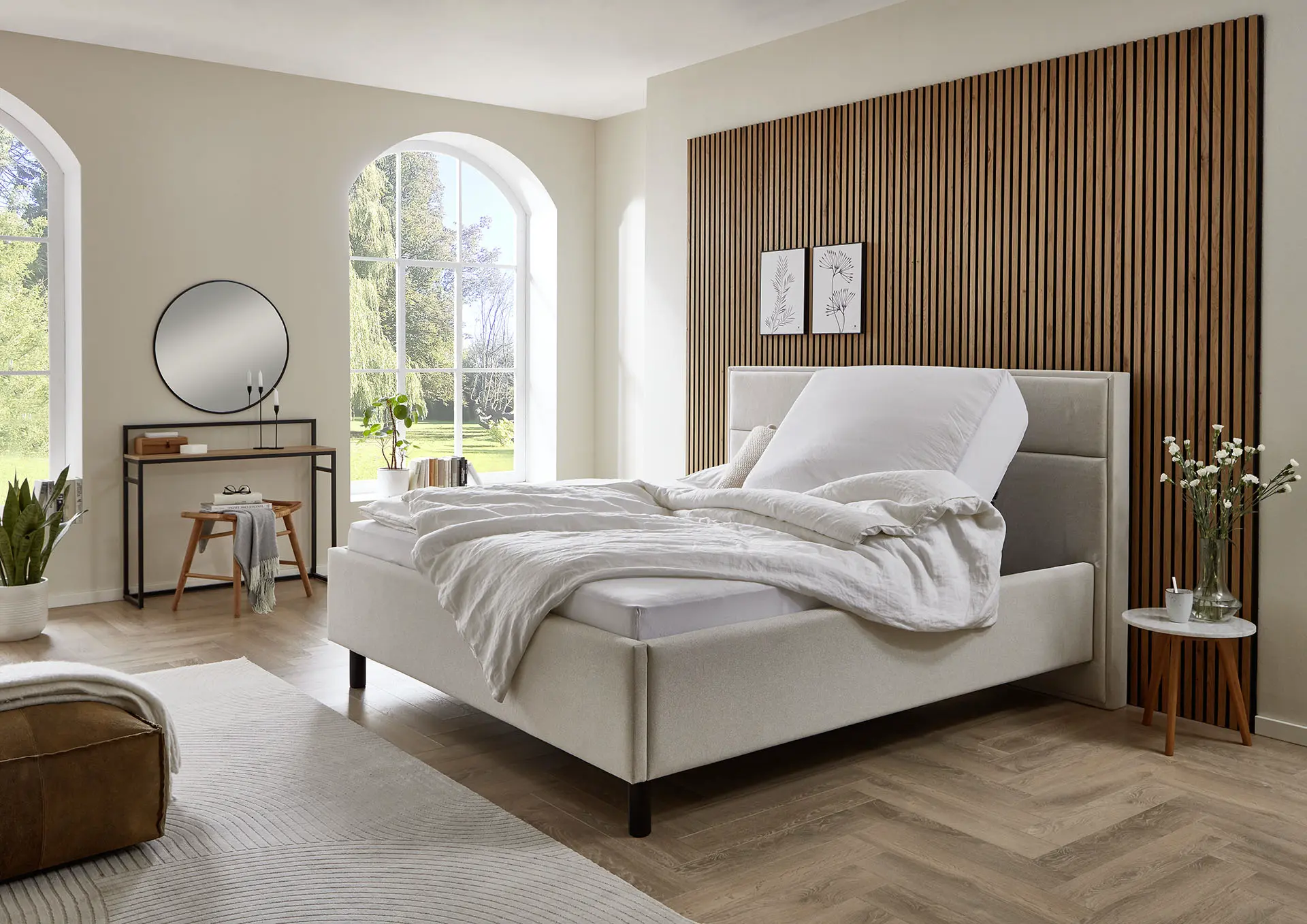 Pflegebett in einem Zimmer - tecfor care Liftup