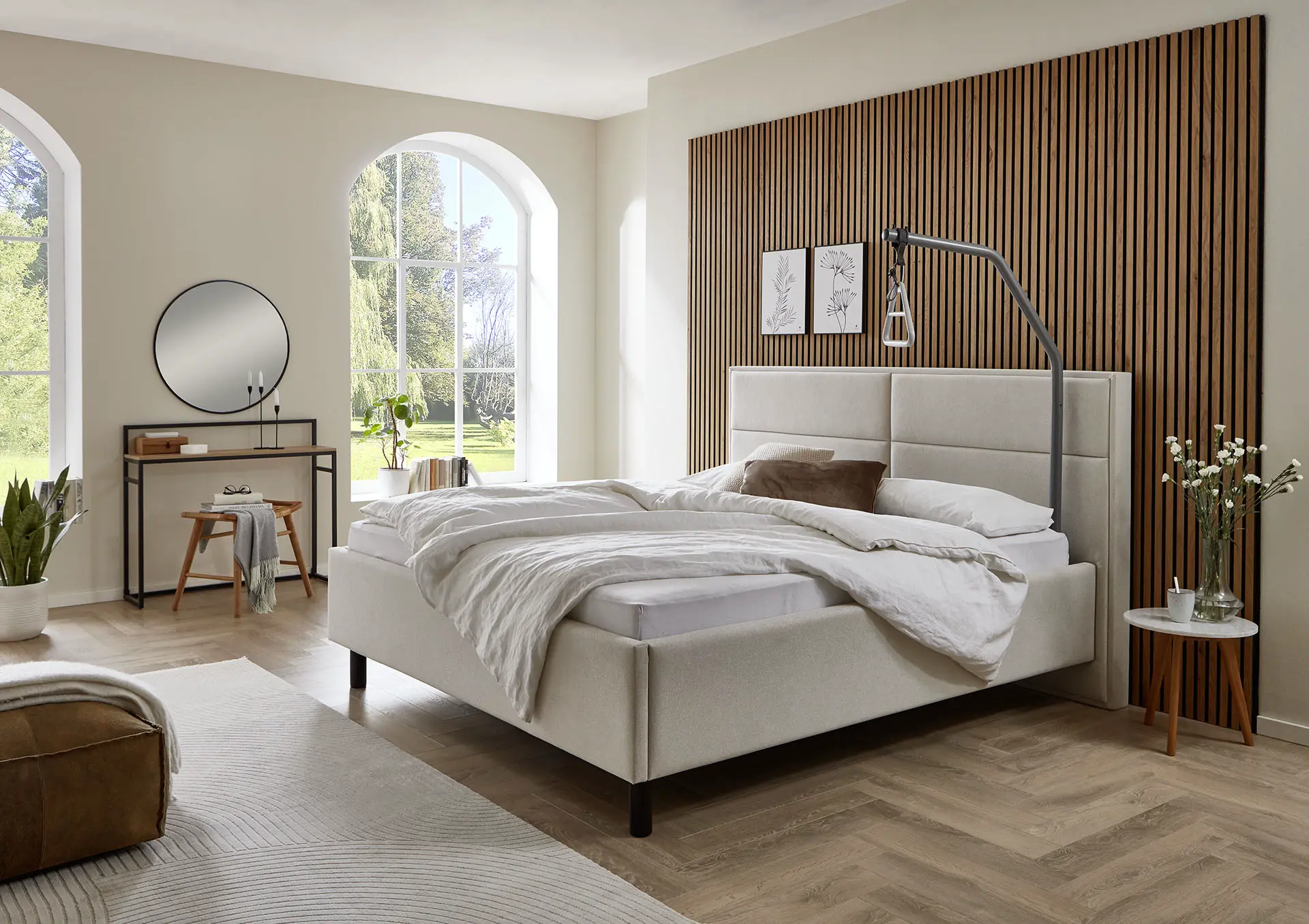 Pflegebett in einem Zimmer - tecfor care Liftup