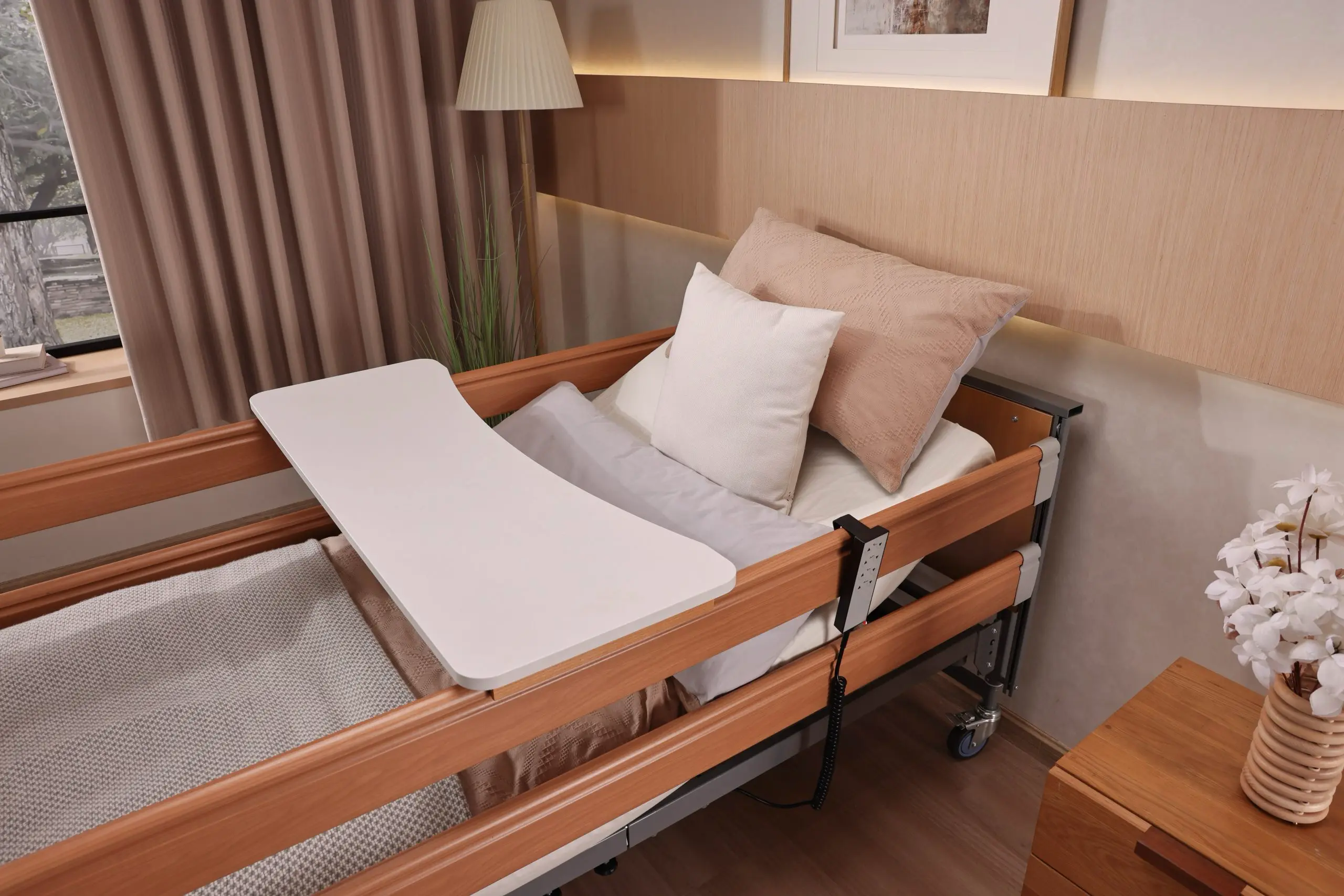 Pflegebett in einem Zimmer