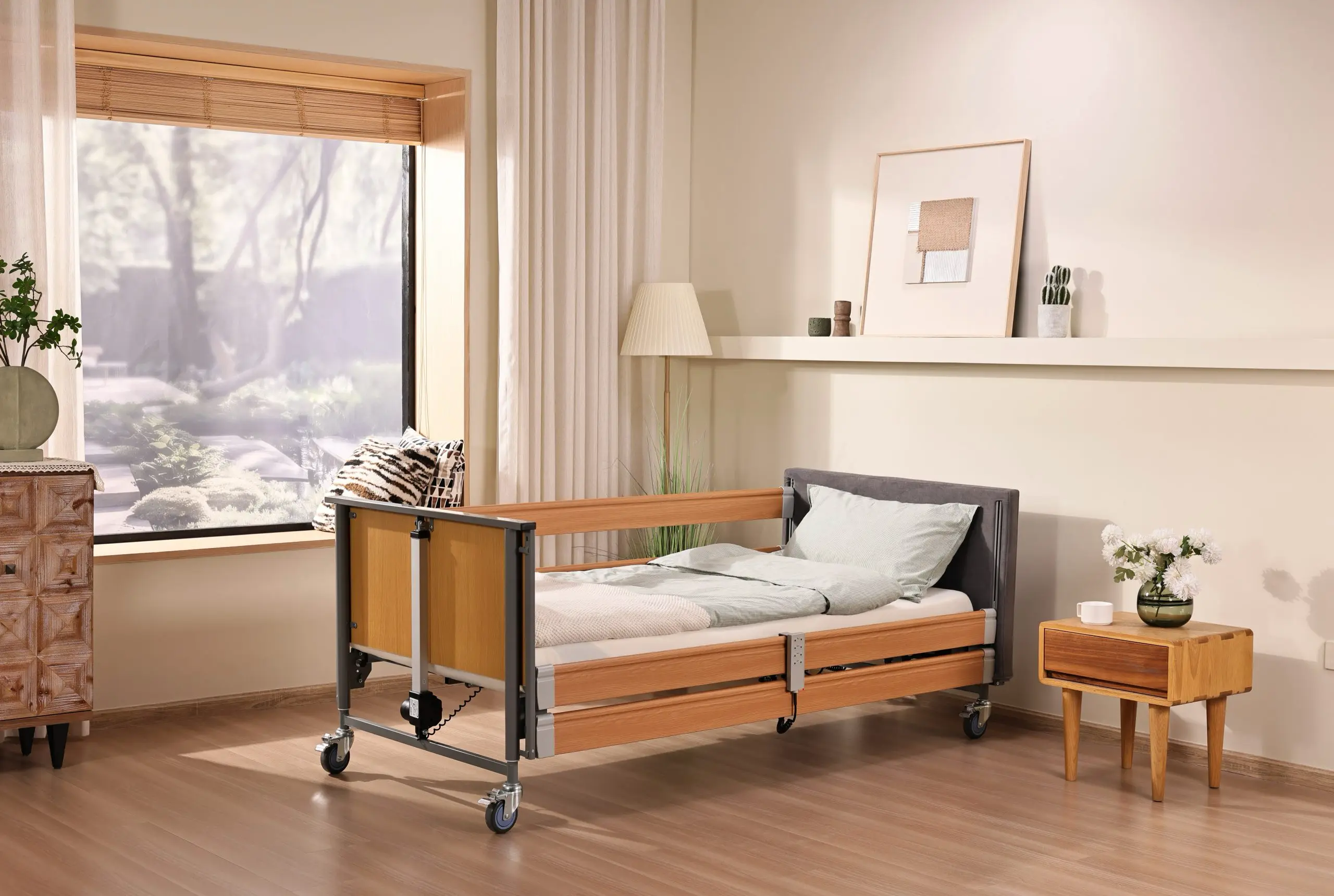 Pflegebett in einem Zimmer