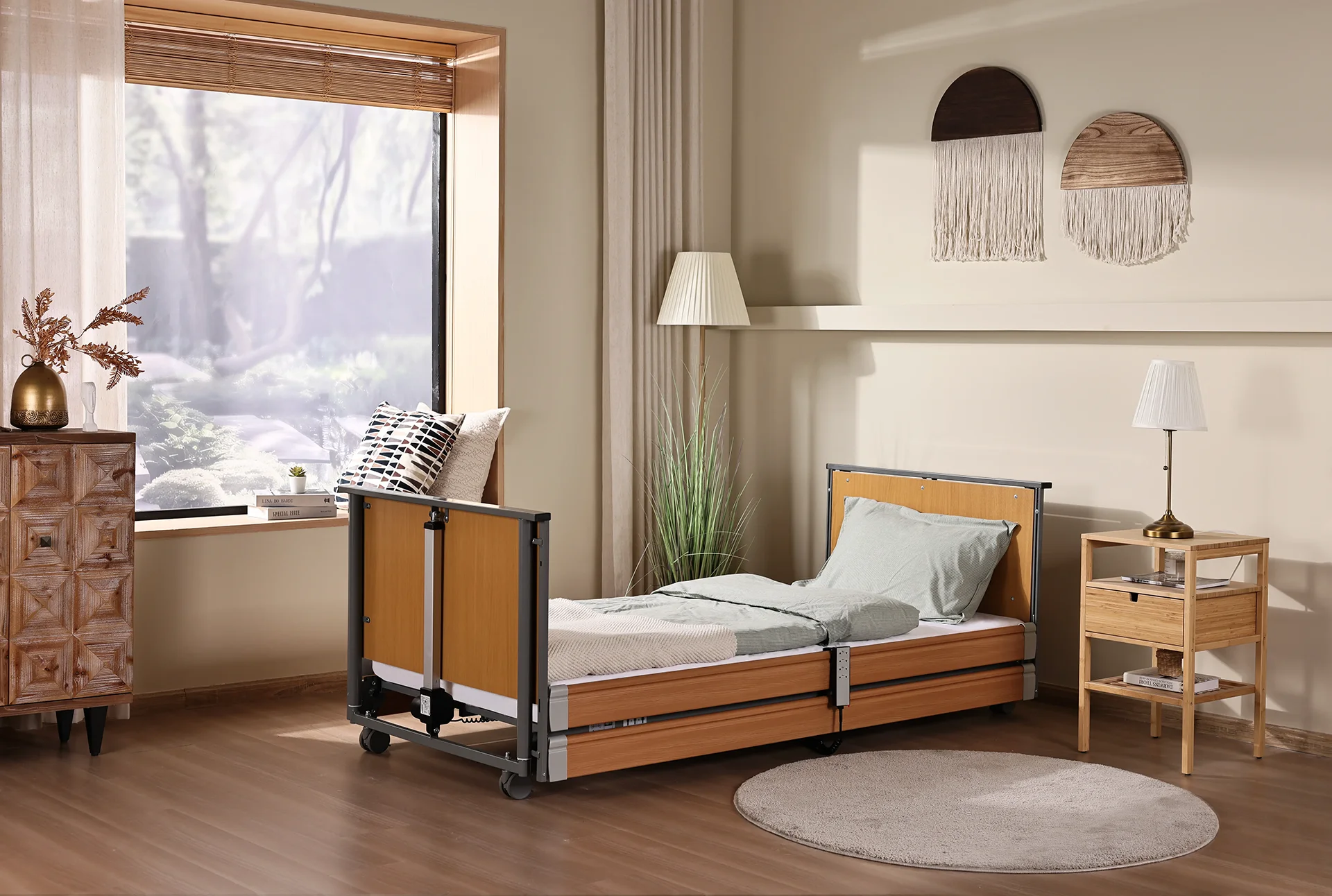 Pflegebett in einem Zimmer